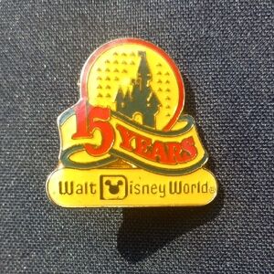Walt Disney World 15th Anniversary Pin - Gold and Red